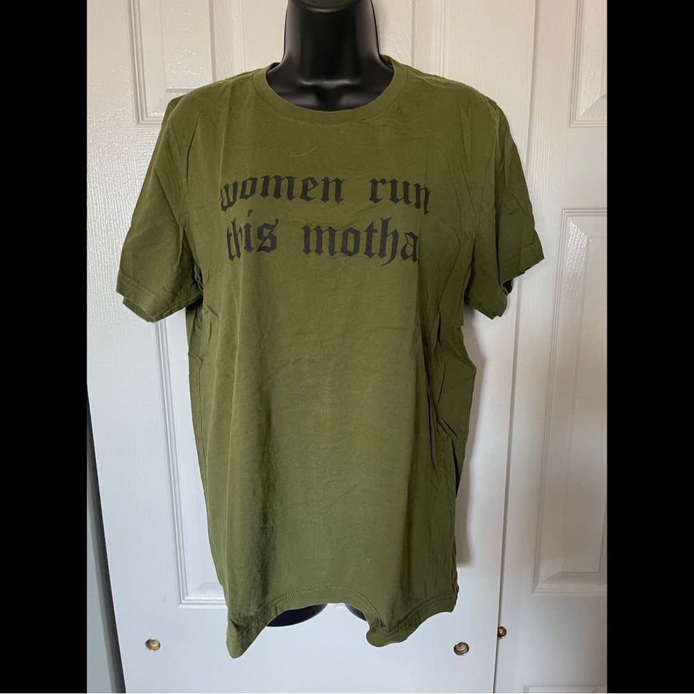 Her Little Wolves, Women Run This Motha T-shirt. Size L
